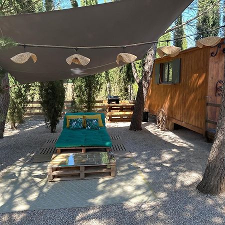 Hotel Superbe Roulotte De Charme Bagnols-en-Forêt Esterno foto