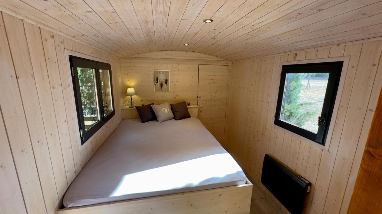 Hotel Superbe Roulotte De Charme Bagnols-en-Forêt Esterno foto