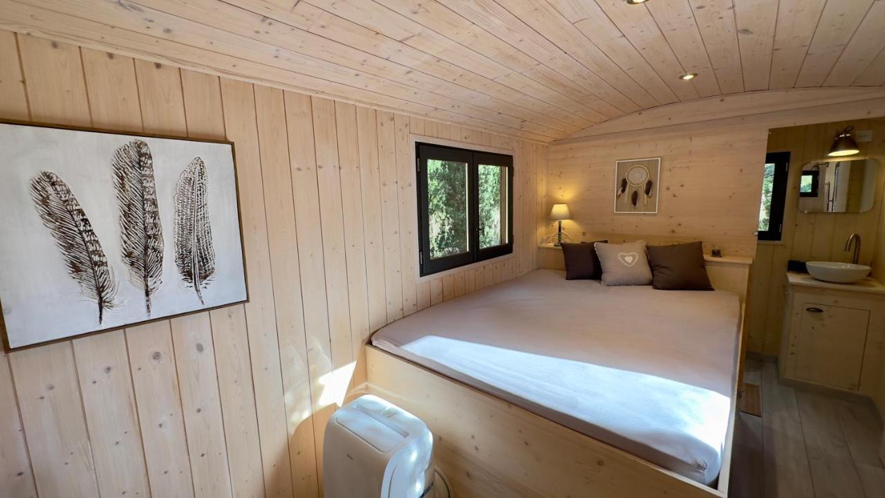 Hotel Superbe Roulotte De Charme Bagnols-en-Forêt Esterno foto