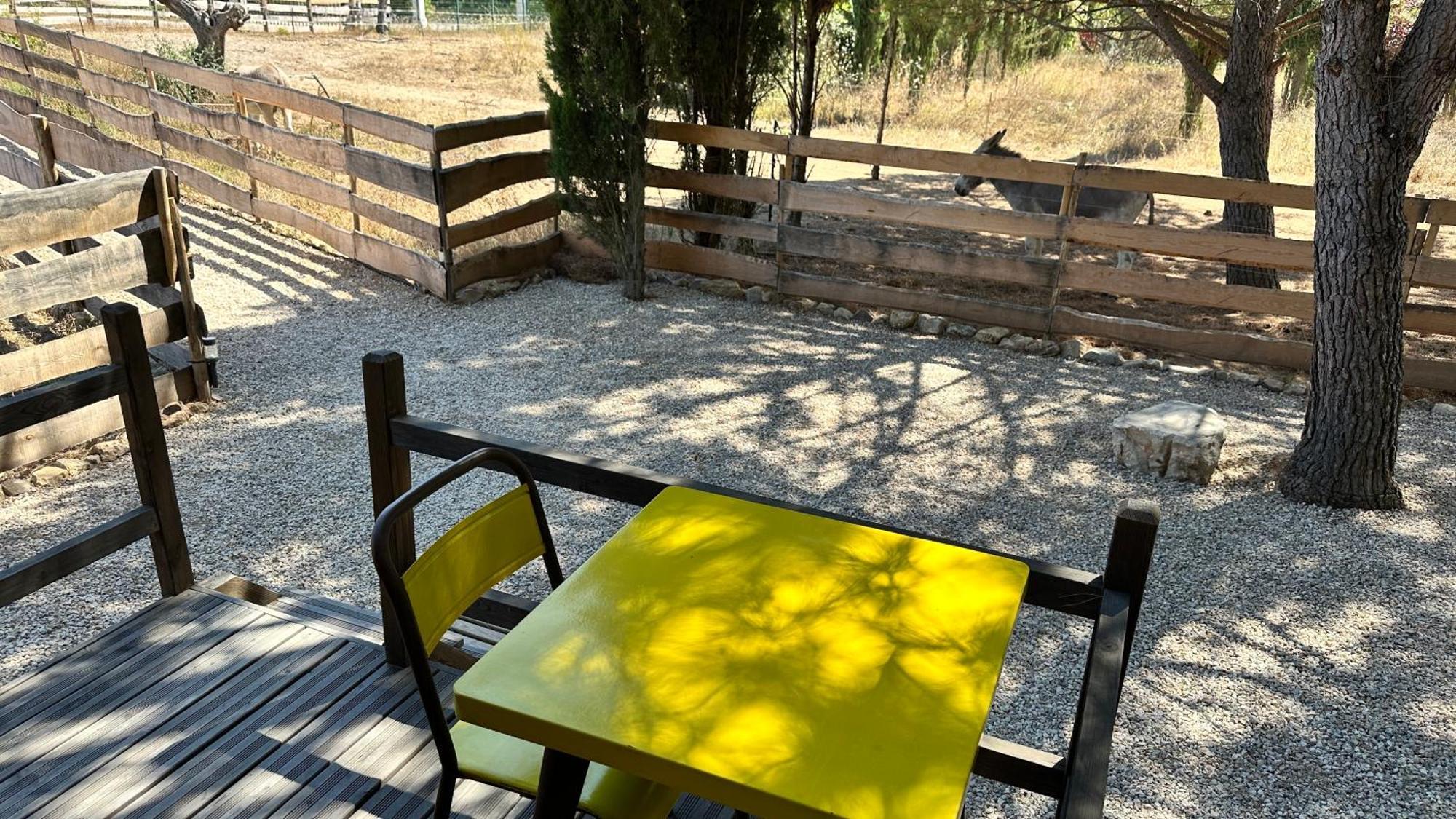 Hotel Superbe Roulotte De Charme Bagnols-en-Forêt Esterno foto