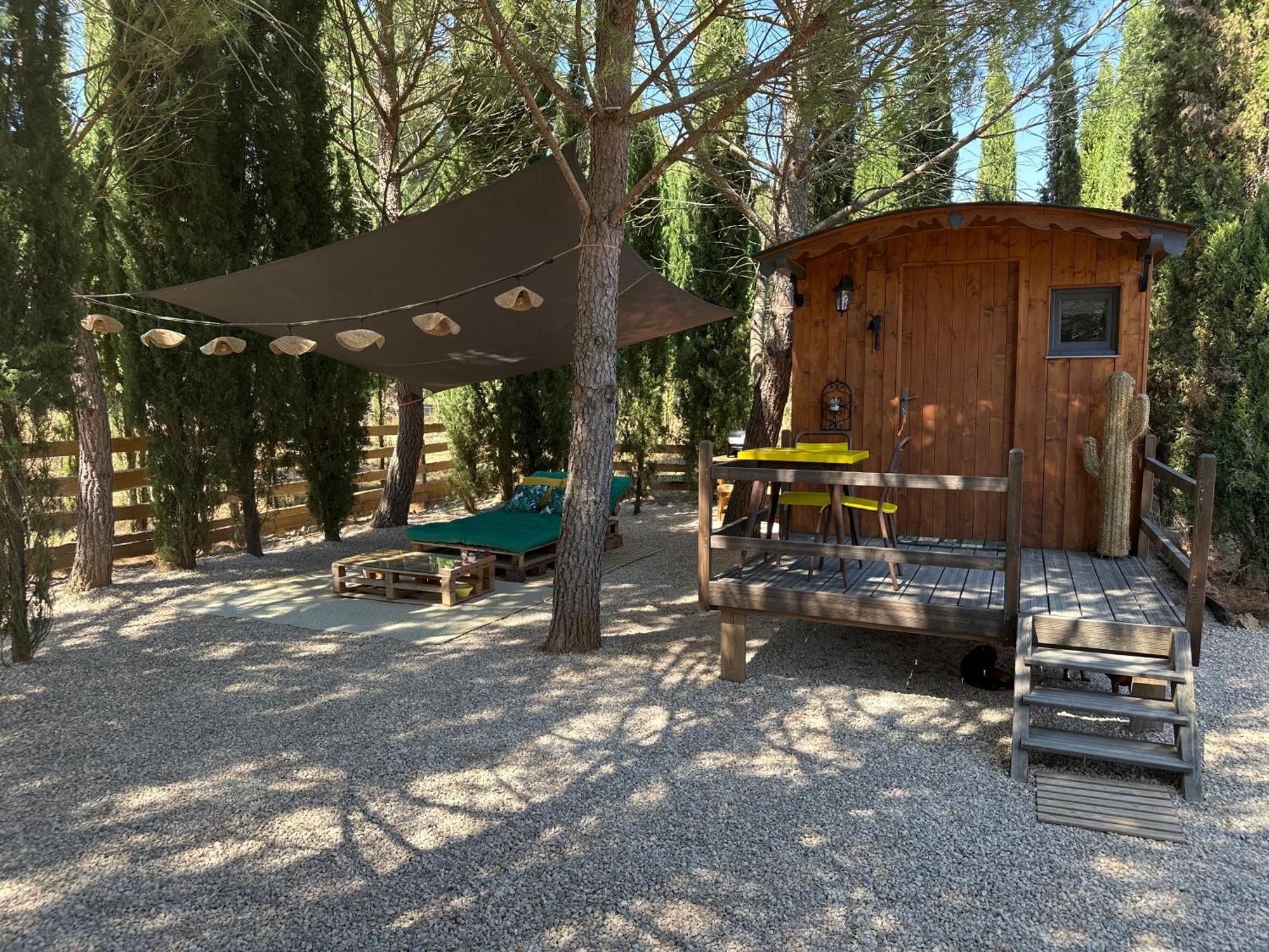Hotel Superbe Roulotte De Charme Bagnols-en-Forêt Esterno foto