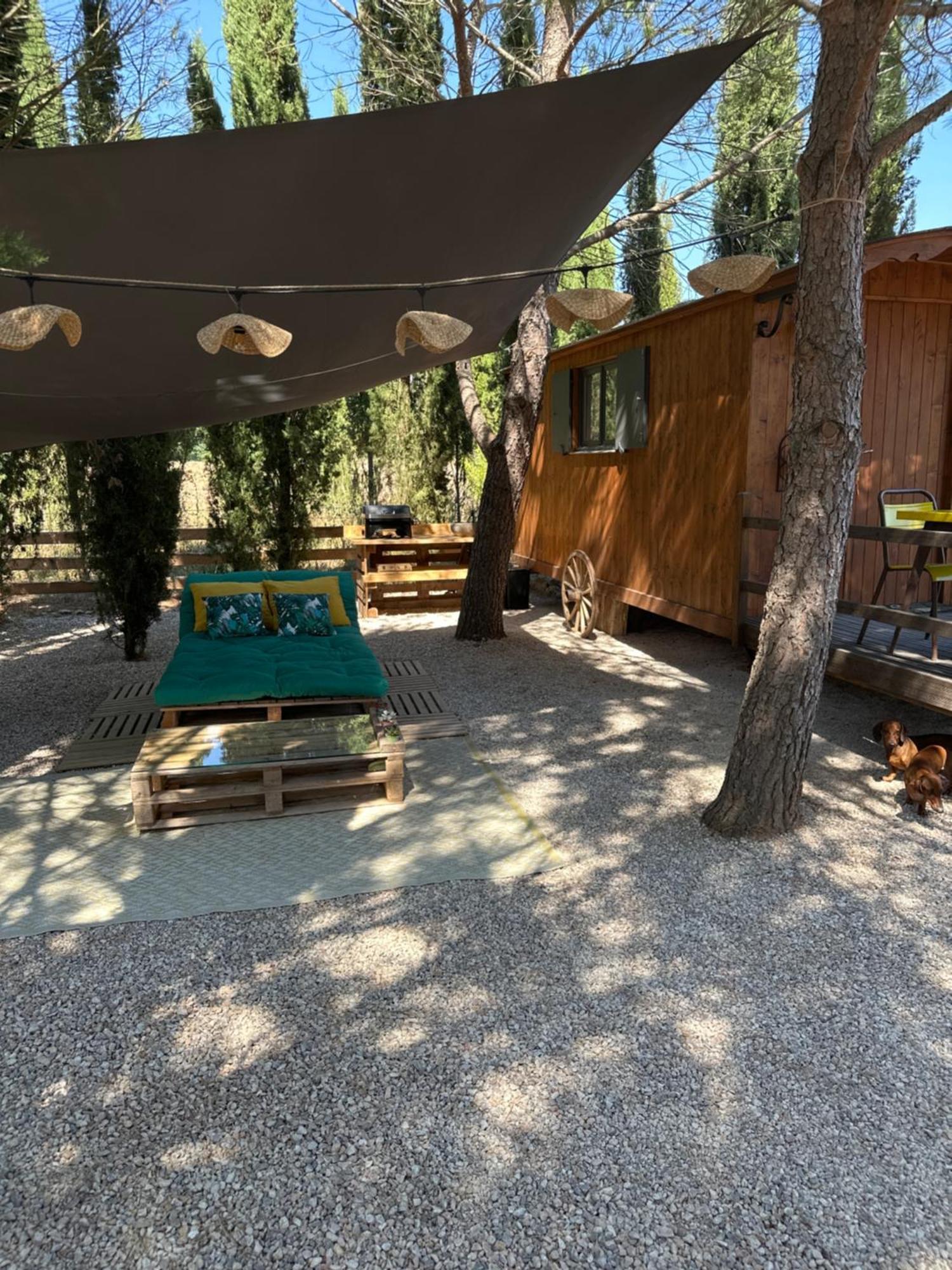 Hotel Superbe Roulotte De Charme Bagnols-en-Forêt Esterno foto